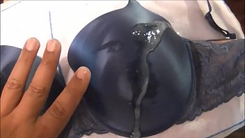 Preview 3 of Father Sex Videos - Punhetando e gozando em um suti&atilde_ azul 40DD