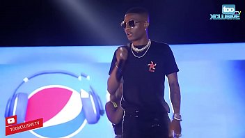Preview 4 of Somensa Teme - Wizkid kissing tiwa savage