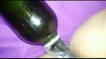 Preview 1 of Oil Moti Chut Chudai - BOTELLA POR EL CULO