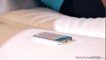 Preview 1 of Upnormal Sex - Les masseuse fingering wet pussy for dyke