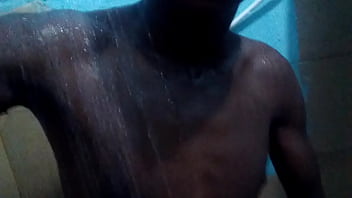 Preview 1 of Xxxna Videos - MORENO TOMANDO BANHO