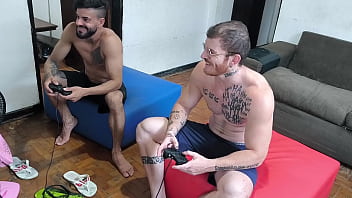 Preview 1 of Alleya Butt - quem vem jogar com a gente ? vai ter que chupar os 2 paus