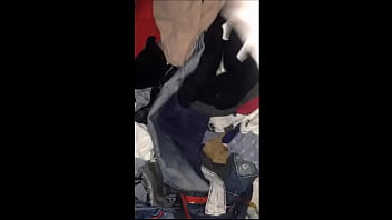 Preview 2 of Elisa Anal - Cdzinha LimaSP Punhetando nas calcinhas da Cris amiga da esposa na casa dela 17012018
