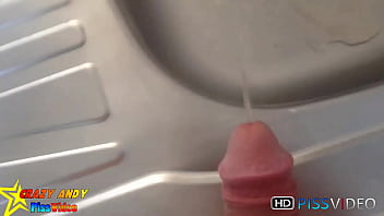 Preview 3 of Nikita Von James Squirting - Andy pisst in ein Sp&uuml_lbecken