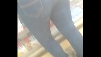 Preview 1 of Big Ass Sleeping Mom - Bundinha gostosa