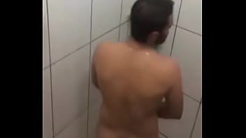 Preview 1 of One Girl 6 Boys Sexxxx Vidieo - Hetero universit&aacute_rio no banho