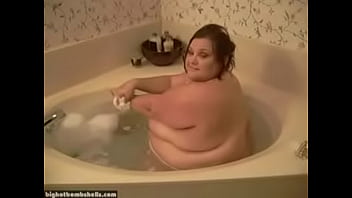 Preview 1 of Big Fat Pussy Piss - Bombshell Lilly