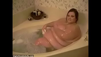 Preview 4 of Big Fat Pussy Piss - Bombshell Lilly