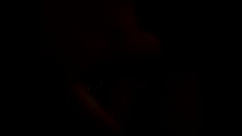 Preview 4 of Milf Vidoes - gostosa colocando a calcinha de lado no escuro