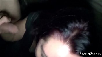 Preview 1 of Sauna Midriff - Echtes Amateur Sex-Video von Teeny mit 2 Typen nach Disco - Filming German Teen Fuck by 2 Strangers with Smartphone cam