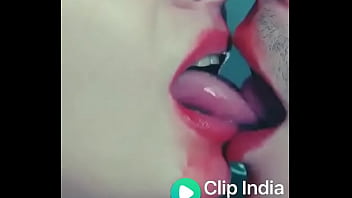 Preview 2 of Amateur Teen Mastubate - Bhai ki gf on kissing