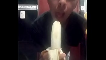 Preview 3 of Moms Phat Taking Sons Dick - Busco verg&oacute_n con sitio para experimentar un sexo oral profundo.