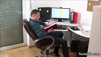 Preview 1 of Barjin X - Jungspund fickt seine MILF Kollegin auf Arbeit durch - German Young Boy Seduce his MILF Co-Worker to Fuck