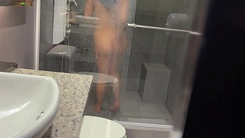 Preview 1 of Young Grans - Mi hermanastra caliente me deja follar su culo en la ducha. CUM IN MOUTH.