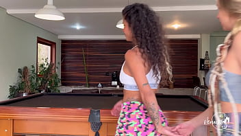 Preview 1 of Gabi Black Anal - 3 amigas chegam do treino com tes&atilde_o e se chupam gostoso pra gozarem juntas / AMADOR / POV / PUSSY LICKING