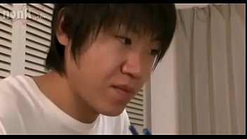 Preview 1 of British Houseviwe - 无聊的继母给儿子的足交