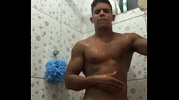 Preview 1 of Parody Very - Guapo latino en la ducha