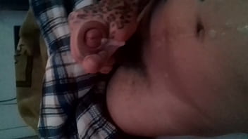 Preview 4 of Horny Asian Gives Hot Blowjob - Brincadeira da madrugada