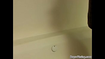 Preview 2 of Yu Jjj - Pissing in the mouth and sloppy blowjob and deepthroat in bathtub