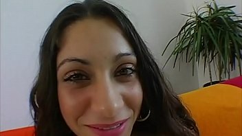 Preview 1 of Nude Flashing Handyman - She start to blow .. he loves it so