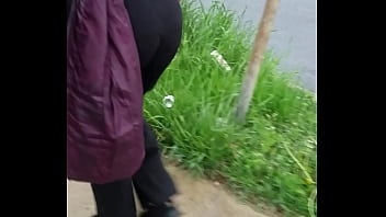 Preview 1 of Bog Bol Sex - Roger&#039_s avenue ass walk