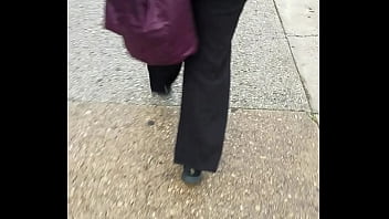 Preview 4 of Bog Bol Sex - Roger&#039_s avenue ass walk