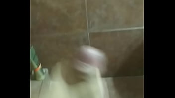 Preview 2 of Sofa Gratis - Masturb&aacute_ndome