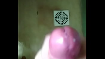 Preview 2 of Xxxii Videos 3gp Down - Gozando no banho