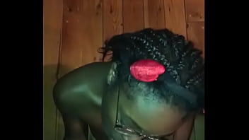 Preview 1 of Hd Transart1 - Angolana faz broche no velho