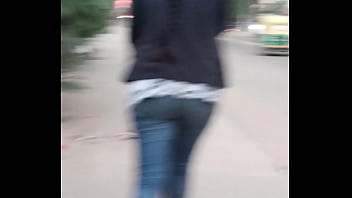 Preview 2 of Thay Hiep Hoc Sing - Bangalore teen girl on street swaying sexy ass