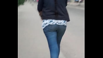 Preview 3 of Thay Hiep Hoc Sing - Bangalore teen girl on street swaying sexy ass