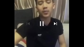 Preview 1 of Gina Casting Jens Tanja - Cantante Ble patumrach muestra bulto en streaming y cuando se da cuenta le da verguenza.