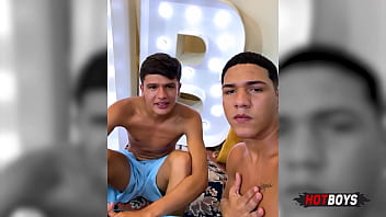 Preview 1 of Analingus - Fodendo o novinho ninfeto!