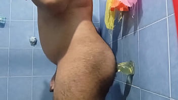 Preview 3 of Xvideo Net - Jugando en el ba&ntilde_o con un dildo