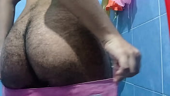 Preview 1 of Xvideo Net - Jugando en el ba&ntilde_o con un dildo