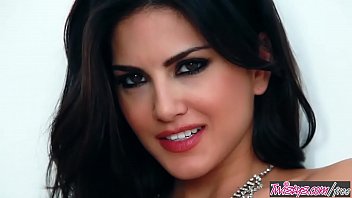 Preview 3 of Xxx Hails - Twistys - (Sunny Leone) starring at Its Always Sunny At Twistys