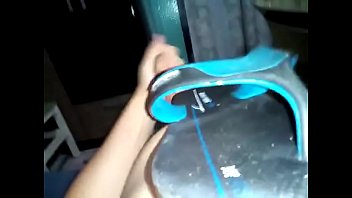 Preview 3 of Great Mas 2 - Masturba&ccedil_&atilde_o deliciosa com os chinelos Mormaii de um cara conhecido,  tava com muito tes&atilde_o tamb&eacute_m peguei as meias sociais dele e calcei junto nos p&eacute_s com o chinelo