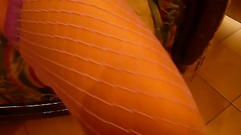 Preview 1 of Busty Mobi - At a friends house after party / En casa de un amigo cuando todos estaban d.
