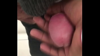 Preview 3 of Discharged Cum - Chupando a rola cabe&ccedil_uda do velho no banheiro
