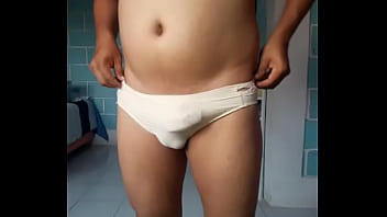 Preview 1 of Diva Crystall - Me masturbo con el calz&oacute_n sucio de mi cu&ntilde_ada