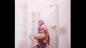 Preview 3 of Chekin Hotel - Sexy shemale in saree