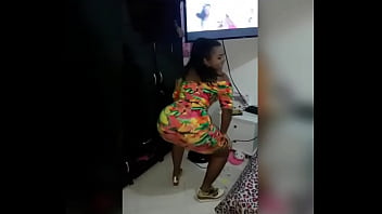 Preview 4 of Potty Vibe Sex - mi prima lo mueve rico