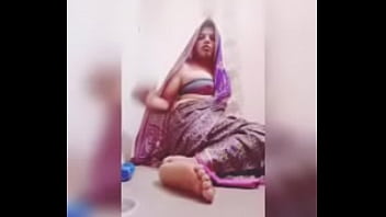Preview 2 of Le Doli Su Primer Anal - Sissy in hot saree
