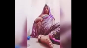 Preview 1 of Le Doli Su Primer Anal - Sissy in hot saree