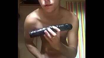 Preview 1 of Xxx Old Man - Garoto brincando com consolo