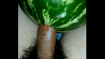 Preview 2 of Demi M - MASTURBANDOME CON UNA SANDIA