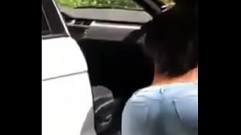Preview 1 of I Love Xxx Boob Com - Bailando en el carro