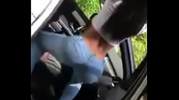 Preview 4 of I Love Xxx Boob Com - Bailando en el carro