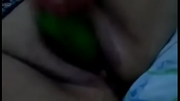 Preview 3 of Bi Mature Couple Fucks Teen Boy - brasileira masturbando com o pepino