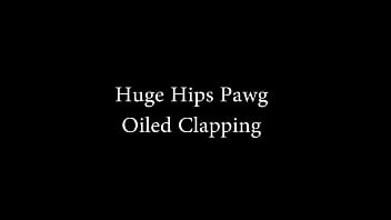 Preview 1 of Siri Moms 3gp - MadamButt Huge Butt Clapping